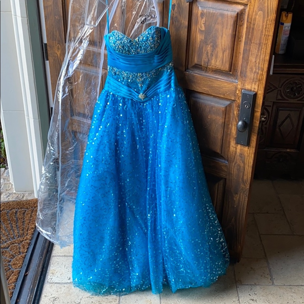 Blue sequined Prom dress